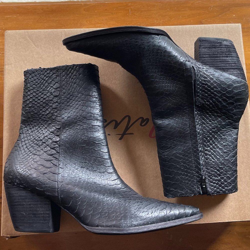 Matisse Caty Western Pointed Toe Bootie